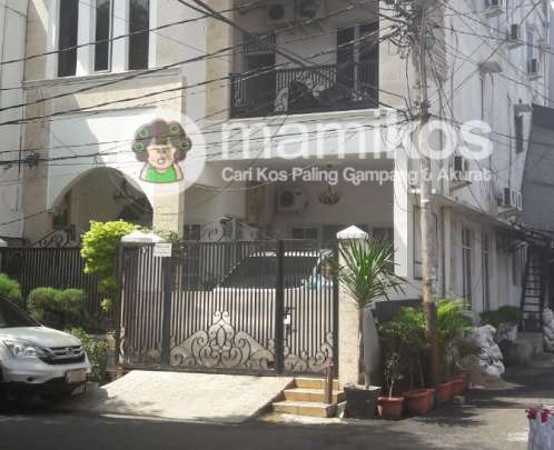 Kost Daffa: Santai di Depan Pom Bensin Damalang